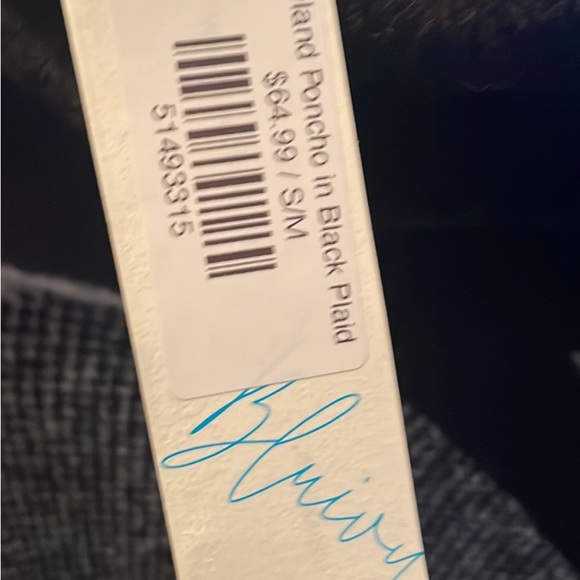 Black and white checkered poncho - Picture 2 of 3